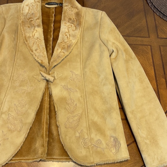 # Essentials By Milano embroidered jacket. - Picture 9 of 15